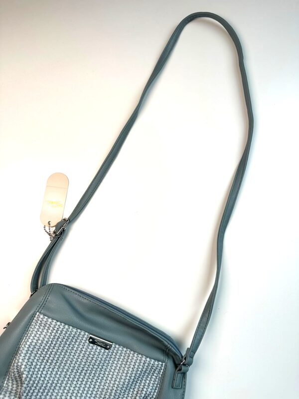 Cartera nueva con etiqueta