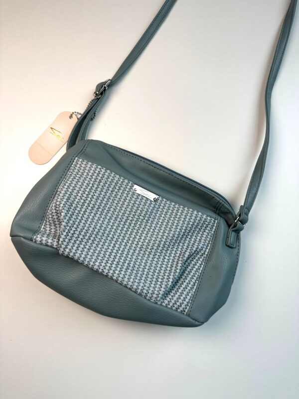 Cartera nueva con etiqueta